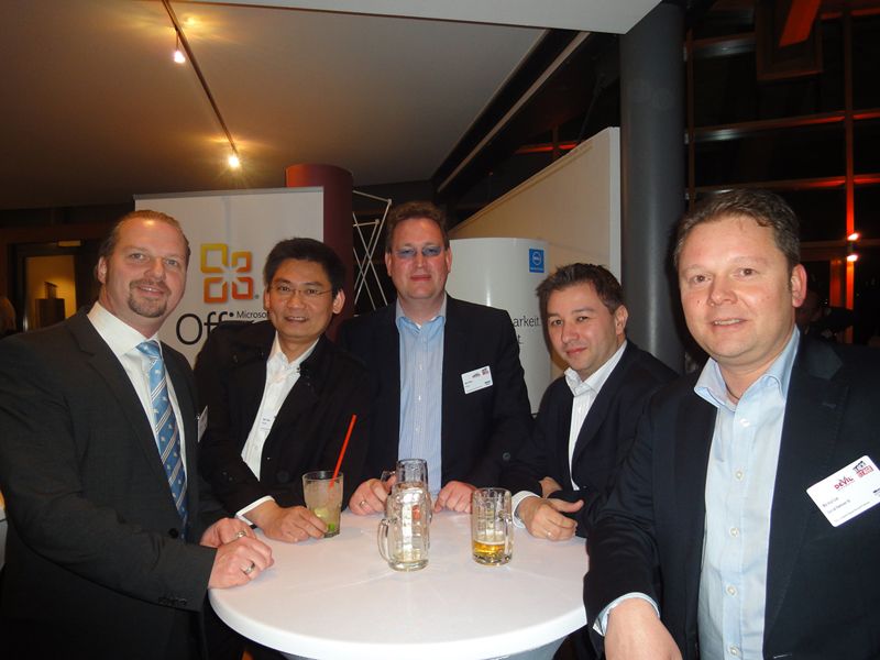 Axel Grotjan, Devil (l.) mit Dali Chen, X4-Asia, Marco Basse und Jens Prüße, x-peer.de, Markus Lux, Conrad Electronic Se (Archiv: Vogel Business Media)