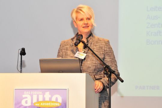 ZFK-Geschäftsführerin Birgit Behrens, Schirmfrau von „Auto und Ausbildung“, erläuterte, dass der ZDK die Nachwuchswerbung künftig zielgruppengerechter gestalten will. (Archiv: Vogel Business Media)