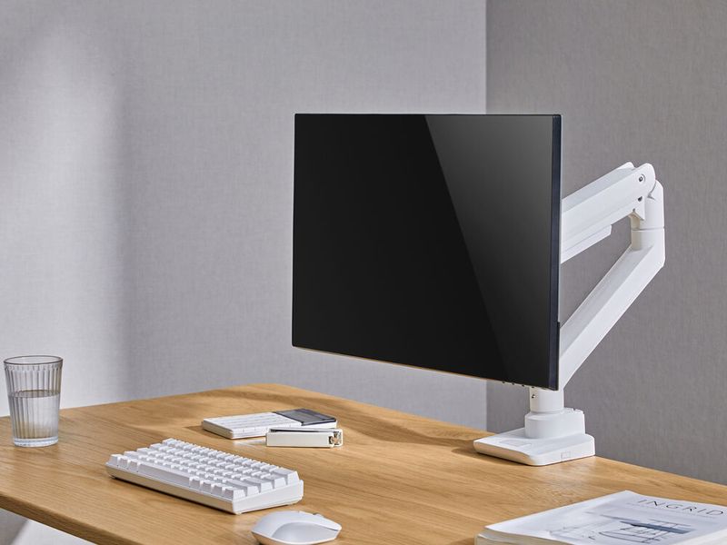 Die Moinitorhalterung Equip 650180 ist für bis zu 20 kg schwere Displays mit einer Diagonale von bis zu 49 Zoll ausgelegt.  (Bild: Digital Data Communications)