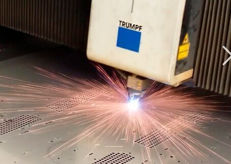 Das Ditzinger Lasertechnikunternehmen Trumpf demonstriert auf der Laser - World of Photonics Ende Juni unter anderem ein Lasersystem für die Mikrobearbeitung und eins für großflächige Anwendungen. Hier mehr dazu ...(Bild:  Trumpf)