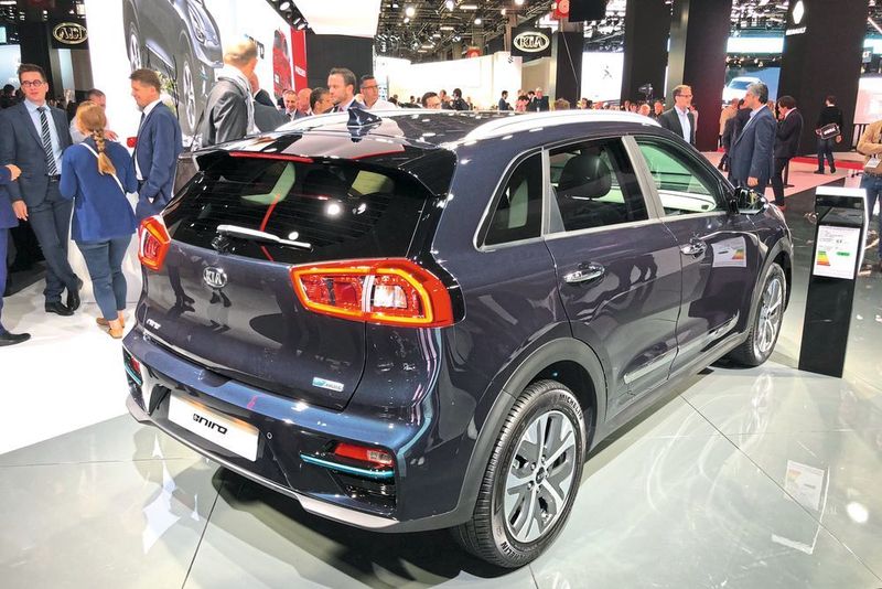 Schon seit 2016 rollt der 4,38 Meter lange Niro als Hybrid-Modell mit elektrischer Unterstützung bei uns über die Straße. (Michael Gebhardt/SP-X)