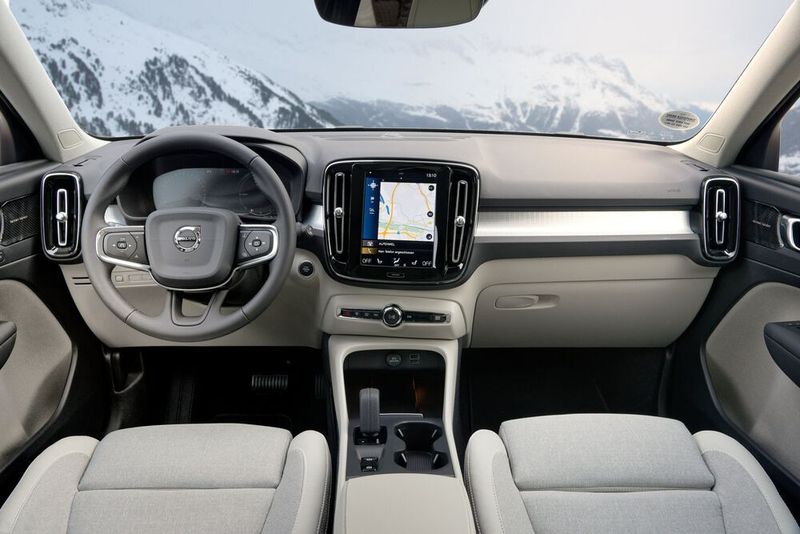 Erhältlich ist die neue Modellvariante ab der recht hochwertigen Ausstattungslinie Momentum Pro. (Volvo)