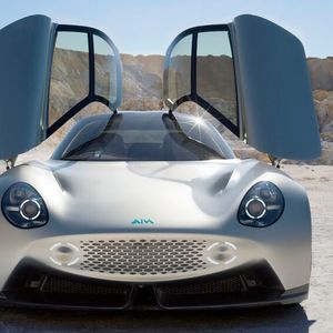 Die grifflosen Türen des EV Sport 01 öffnen nach oben und vorne.(Bild:  AIM)