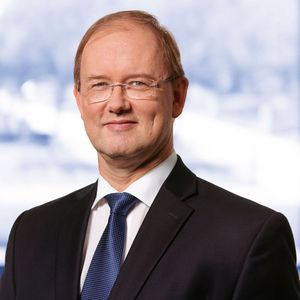 Frank Maier, im Vorstand von Lenze verantwortlich u.a. für Forschung und für Innovation, spricht auf dem 2. Anwendertreff Maschinenkonstruktion zum Thema: "Alles spricht von Digitalisierung, aber wer soll es bitte machen?"  