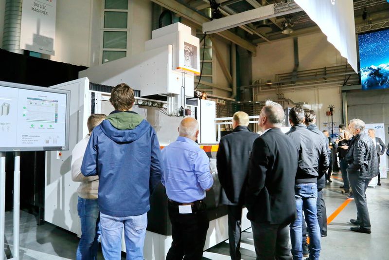 Feierliche Enthüllung auf den Solution Days 2017 in Losone für die neue Cut P Serie von Agie Charmille. (Anne Richter, SMM)