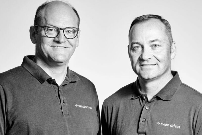 Daniel Züger (links) und Stephan Fäh (rechts) bilden die Geschäftsleitung von SwissDrives – und begegnen den Herausforderungen ihrer Branche mit neuen Ideen. (Denns Beyer Photography)