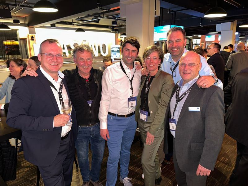 (v. l.) Sascha Odenthal (Infinigate), Stephan Heimel (SEPPmail), Andre Knott, Anja Marohn und Karsten Rühe (Infinigate) und Timo Frank (Capricorn). (Bild: Vogel IT-Medien )