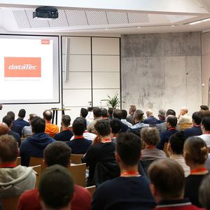 Auf dem Measurement Day (M-Day) am 22. April 2026 in Nürnberg stellt datatec steigende Anforderungen an Effizienz, Netzqualität und elektromagnetische Verträglichkeit (EMV) in den Fokus.(Bild:  datatec)