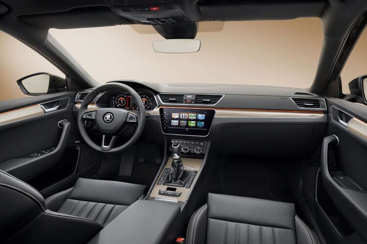 Beim Infotainment stehen drei Touchscreen-Systeme mit 8- beziehungsweise 9,2-Zoll-Display zur Wahl.  (Skoda)