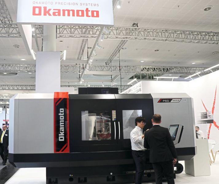 Auf der Grinding Hub stellte der Schleifspezialist Okamoto u. a. innovative Flachschleif-, Profilschleif- und Finishingtechnologie aus. (Bild: KSKOMM)