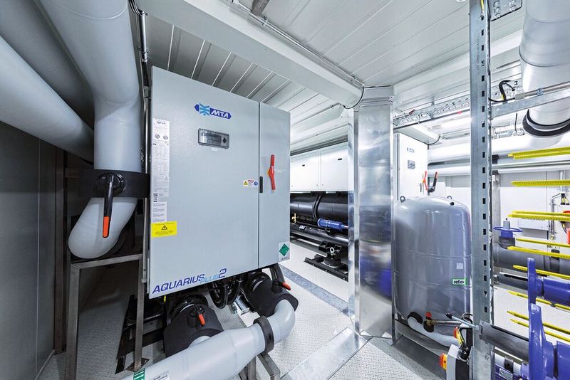 Bleiben cool: Wassergekühlte Kältemaschinen aus der Aquarius-Plus-Reihe mit stufenlos geregelten Schraubenverdichtern. (Bild: MTA Deutschland)