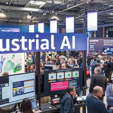 Industrial AI in action: Rockwell Automation presents practical solutions for self-controlling production systems at the Hannover Messe. (Image:Rainer Jensen, Deutsche Messe)