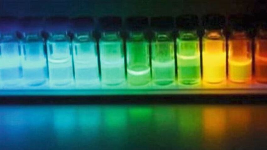 Die neue Stoffgruppe der PyrAt-Verbindungen eröffnet eine Palette an Fluoreszenzfarben. (Bild: Maulide Group)