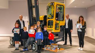 Mit dem Buch will Combilift den Nachwuchs ansprechen und Kinder zum Lesen motivieren. (Combilift)