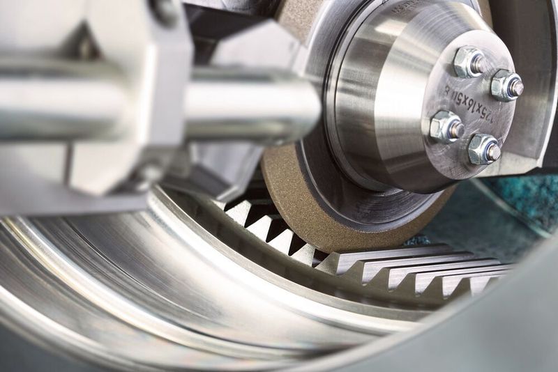 Für noch grössere Anwendungsbereiche: Kleine CBN-Scheiben werden zum Beispiel in der Luft- und Raumfahrt eingesetzt. (Liebherr)