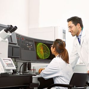 Abb.1: Die hochauflösende digitale Bildgebung ermöglicht die Archivierung und den Austausch von Bildaufnahmen mikroskopischer Proben.
