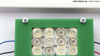 Petunia-Serie: Die intelligenten LED-Lösungen (ILS) mit unterschiedlichen LED-Modulen in verschiedensten Kombinationen von warmweißen, hyperroten und tiefblauen Wellenlängen sind ideal für das Wachstum von Pflanzen (Bild: RS Components)