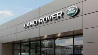 Nachschub für den Handel kommt: Der britische Hersteller Jaguar Land Rover produziert nach der Cyberattacke wieder. (Foto: Hersteller)