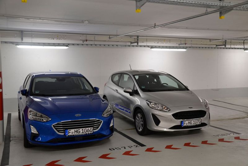 In der Tiefgarage des Einkaufszentrums stehen ausgewählte Ford-Modelle für Probefahrten bereit: Aktuell sind das der neue neue Focus, der Fiesta und der Eco-Sport. (Bild: Mauritz/»kfz-betrieb«)