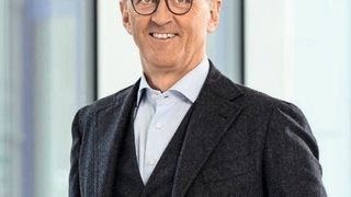 „Wir rekrutieren in allen Bereichen und an allen Standorten. Hier wollen wir die richtigen Personen auf die passenden Stellen bekommen. Ihre Kompetenzen sollen sie so einsetzen und weiterentwickeln, dass alle – Mitarbeiter und Eppendorf – davon profitieren“, sagt Thomas Bachmann, Vorstandsvorsitzender der Eppendorf Gruppe. (Eppendorf AG)