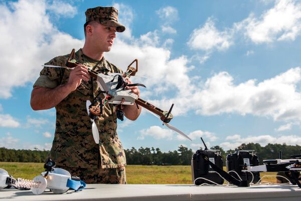 US-Armee und Marines entwickeln gemeinsam ein System, mit dem sich Drohnen auf einem 3D-Drucker bedarfsgerecht binnen 24 Stunden herstellen lassen.  (David McNally, army.mil)