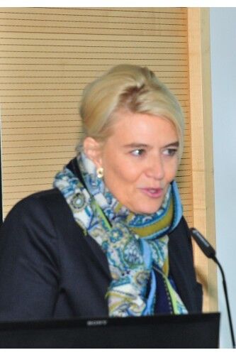 Alessandra Zett, Leiterin Verkauf Pkw, begrüßte die Gäste in der Münchner Mercedes-Niederlassung. (Foto: Büttner)