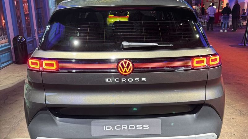 Optional sind 3D-LED-Rückleuchten mit beleuchteter LED-Querspange und illuminiertem VW-Logo erhältlich. (Bild: Achter – VCG)