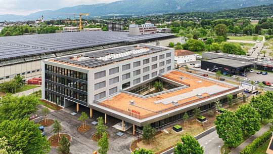 Mit dem neuen Hauptsitz in Zuchwil bekräftigt Bosch das Engagement für den Wirtschaftsstandort Schweiz. Bosch beschäftigt in der Schweiz rund 2160 Mitarbeitende.(Bild:  Bosch Schweiz)