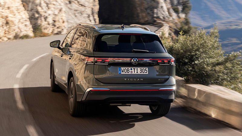 Obwohl sich das geliftete Modell optisch wenig von seinem Vorgänger unterscheidet, senkt der Feinschliff an der Karosserie den Luftwiderstand um beachtliche 8,5 Prozent. (Bild: VW)