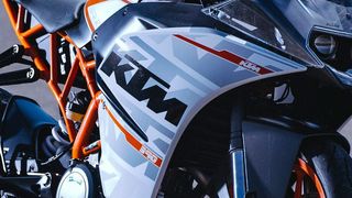 Seit Dezember stehen bem Motorradhersteller KTM in Österreich die Bänder still. Nun sieht es so aus, also ob das insolvente Traditionsunternehmen bald wieder Gas geben könnte ... (Bild: KTM)