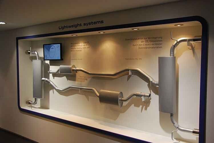 Mit dünnerem Blech und Lötverbindungen fällt die Faurecia-Abgasanlage 50 Prozent leichter aus. (Foto: Rosenow)
