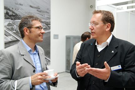 Adrian Schuster (Consult Partner, links), Thomas Walter (Leiter Inside Sales Infinigate) (Archiv: Vogel Business Media)