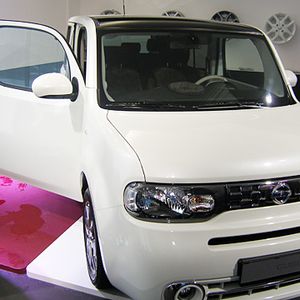 Mit einem eigenwilligen Design des Cube schafft sich Nissan einen Hingucker im Absatzkampf des Jahres 2010.