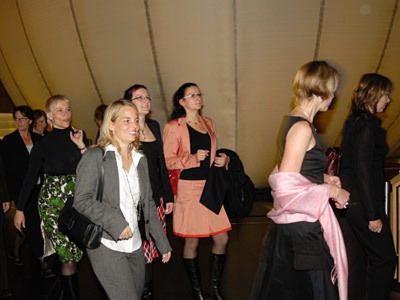 Beginn der Führung durch das beeindruckende Gebäude (Archiv: Vogel Business Media)