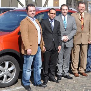Der frisch gewählte Verbandsvorstand (v.l.): Roman Rosner, Vaer Automobile Oberhausen, Bajram Bekirovski, Auto Alliance Köln, Robert Lederer, Automobil-Vertrieb Robert Lederer, Ulrich Hofmann, H+H AUtohaus Lindach, und Bernd Hopf, Autohaus Hopf Feuchtwangen. 