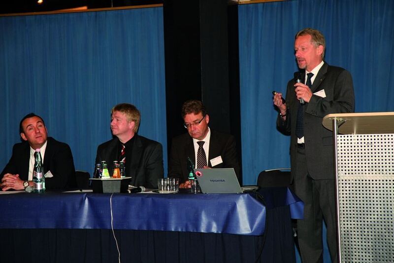 Podiumsbild von links nach rechts: Mirko Schäfer, Mebedo; Günter Jost, Cellizer; Reinhard Gesing, Megger; Rolf Werkmeister, Hoppecke (Archiv: Vogel Business Media)