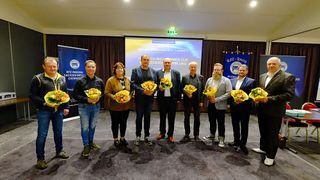 Der neue Vorstand der Kfz-Innung Sachsen-West mit dem wiedergewählten Obermeister Michael Schneider (r.) (Bild: Holger Zietz - VCG)