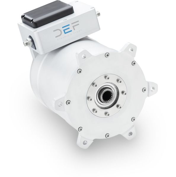 Angebunden an das Kühlsystem via Pumpe und Wärmetauscher kann der Motor im gleichen Bauraum min. 50 % mehr Leistung bringen.  (Dynamic E-Flow)