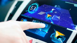 Infotainment-Systeme liefern viele Informationen und kosten den Autofahrer entsprechend viel Aufmerksamkeit.  (NXP)