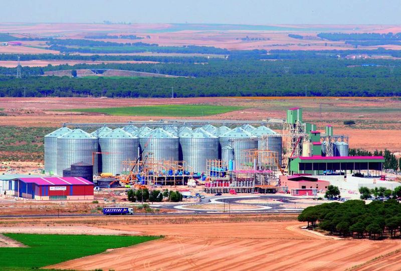 Bild 3: Silos in Leichtbauweise. Machbar ist das durch Verwendung von hochfestem Stahl. Bild: Silos Cordoba (Archiv: Vogel Business Media)
