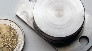 Flexibel montierbar kommt der robuste Transponder in den Abmessungen 48 mm × 28 mm × 11 mm daher. (Bild: Identpro)