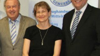 Innung Mittelrhein (v.li.): Hans-Werner Norren (stellv. Obermeister), Anette Hue (Vorstandsmitglied) und Mark Scherhag (Obermeister). (Foto: Innung Mittelrhein)