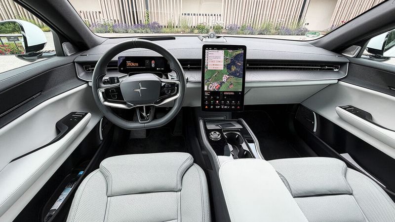 The cockpit in the new Polestar 3 remains very minimalist. Most functions are operated via the central touchscreen. (Image:Schmidt - VCG)