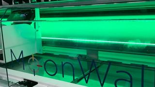 Das Mischbankregal ist mit einer Waage ausgestattet und bietet Platz für 13 Gebinde. (Schweitzer/»kfz-betrieb«)