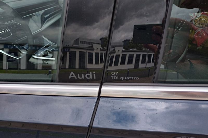 Die Modellbezeichnung schreibt Audi bei seinen neuen Modellen an die B-Säule. (Bild: Sven Prawitz/VCG)