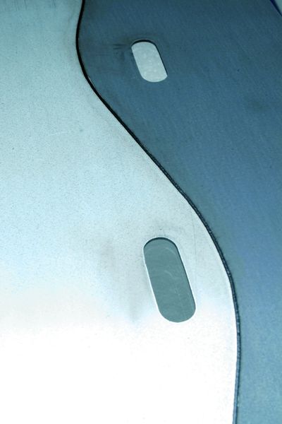 Bild 3: Beispiel eines nichtlinearen Tailored Blank, das durch integriertes Laserschneiden und Laserschweißen mit dem Kombikopf hergestellt wurde. (Archiv: Vogel Business Media)