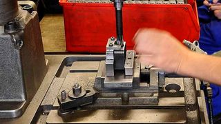 Metaller und Elektrobeschäftigte wollen mehr Geld, wie die IG Metall erfahren hat. Viele spürten demnach die hohen Lebenshaltungskosten in Deutschland, obwohl sich die Inflation momentan eher reduziere. (Bild: P. Säckenstein)