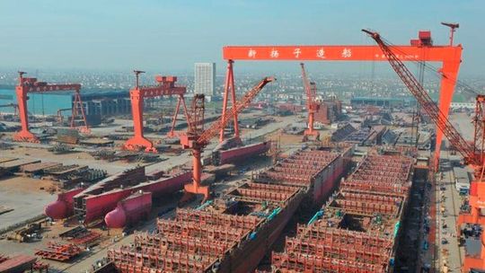 China builds by far the most trade ships in the world. However, the USA now plans to impose port fees on Chinese ships, aiming to harm the de facto monopoly. Germany, however, could emerge as the winner, as a study aims to show...(Image:  Yangzijiang)