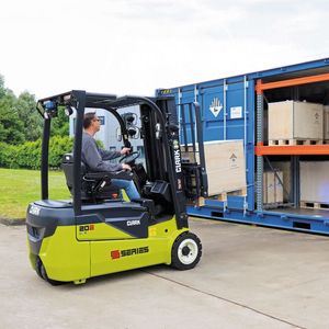 Die Elektrostapler «STE16/18/20» und «SE16/20» der «S-Series Electric» bieten die perfekte Kombination aus Sicherheit und hoher Umschlagleistung.(Bild:  Clark Europe GmbH)