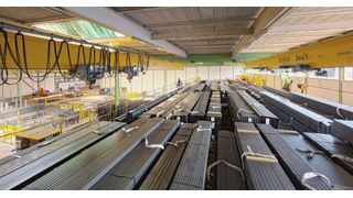 Die Einträger-Laufkrane vom Typ EKKE im Zentrallager der Debrunner Koenig Gruppe in Birsfelden. (Demag) (Archiv: Vogel Business Media)